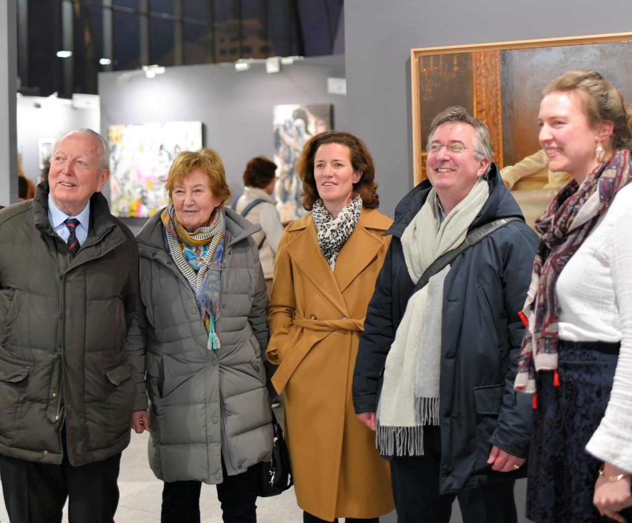 Florence Remy avec la famille de Gouvion Saint-Cyr au vernissage du Salon