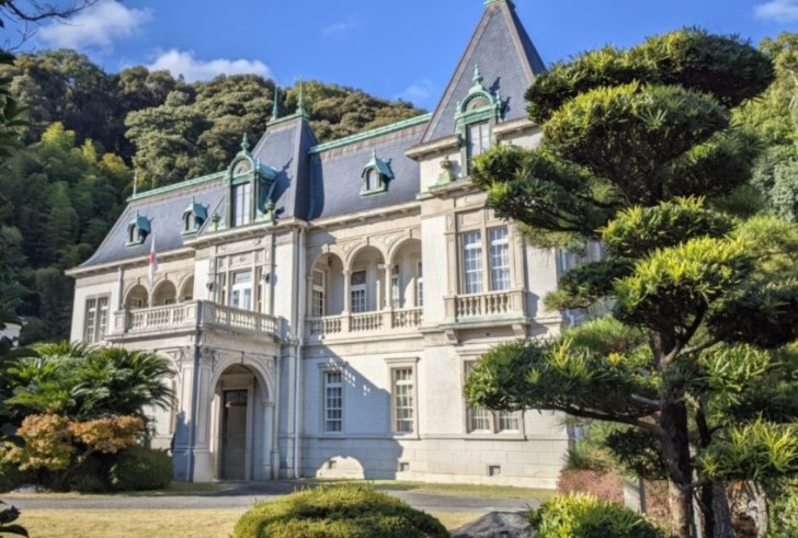  Château français (Bansuisou) de Matsuyama où a lieu l'exposition