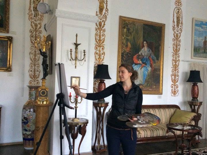 Florence Remy dans un des salons du Palais Maryino